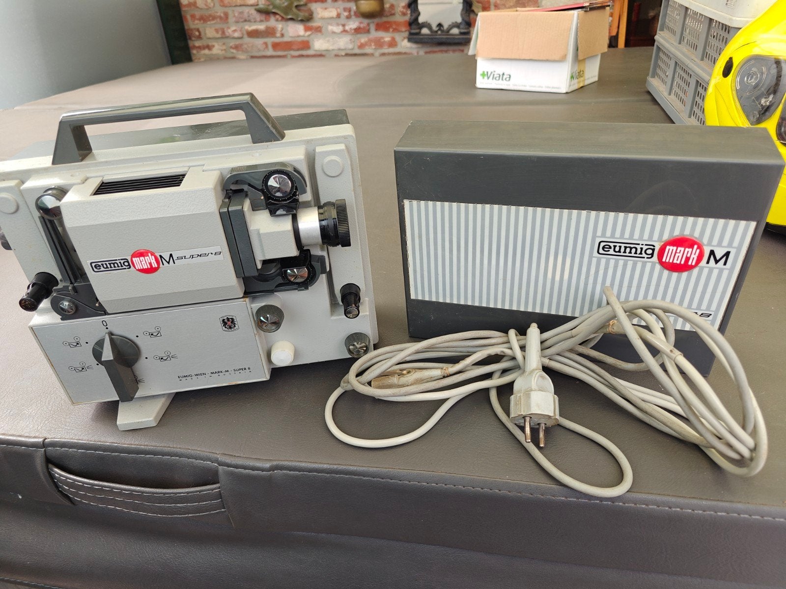 Eumig Mark M Super 8 filmprojector uit 1965, Enlèvement
