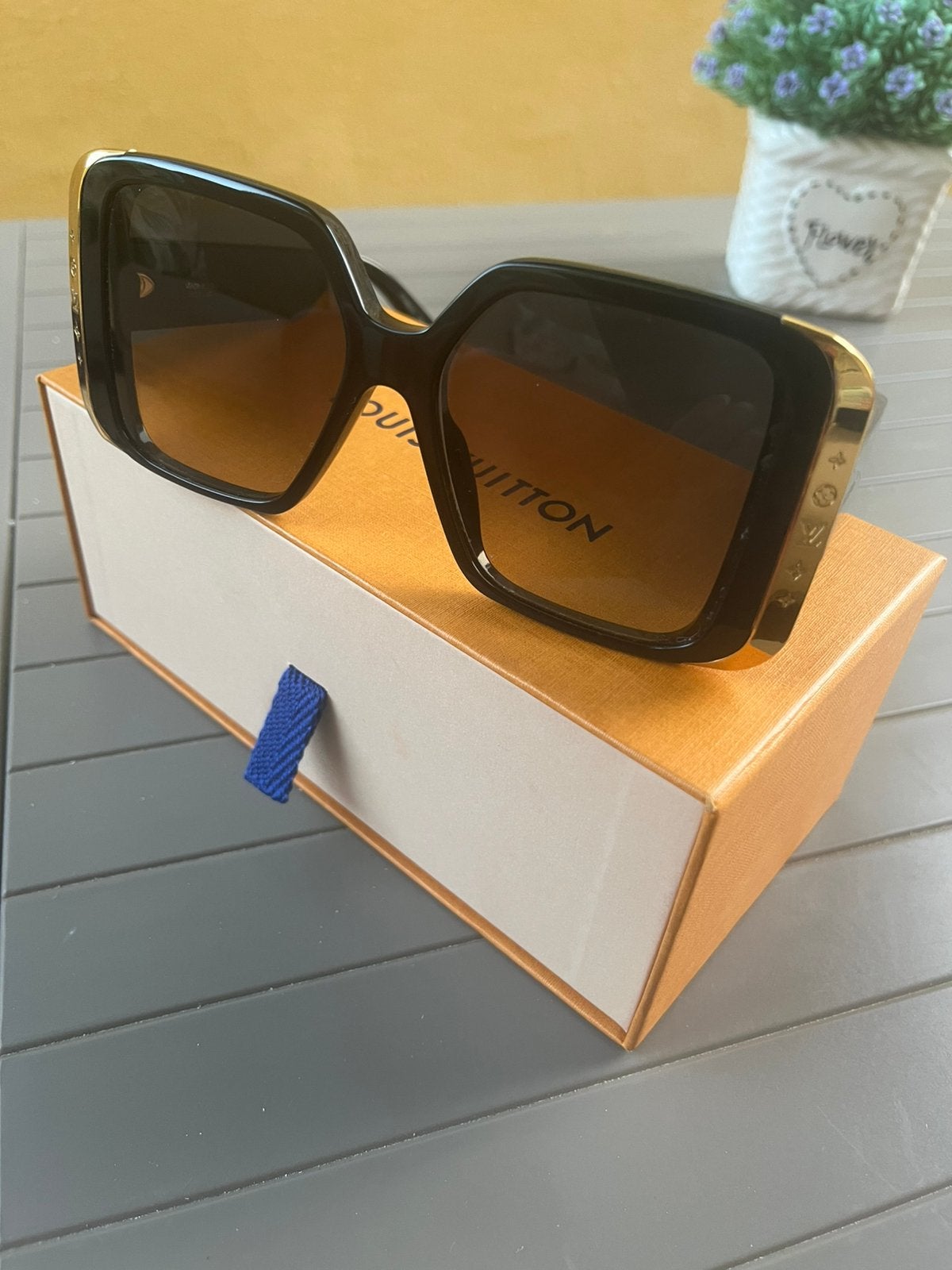 Louis Vuitton zonnebril, Bijoux, Sacs & Beauté, Lunettes de Soleil & Lunettes | Femmes, Enlèvement, Comme neuf, Lunettes de soleil