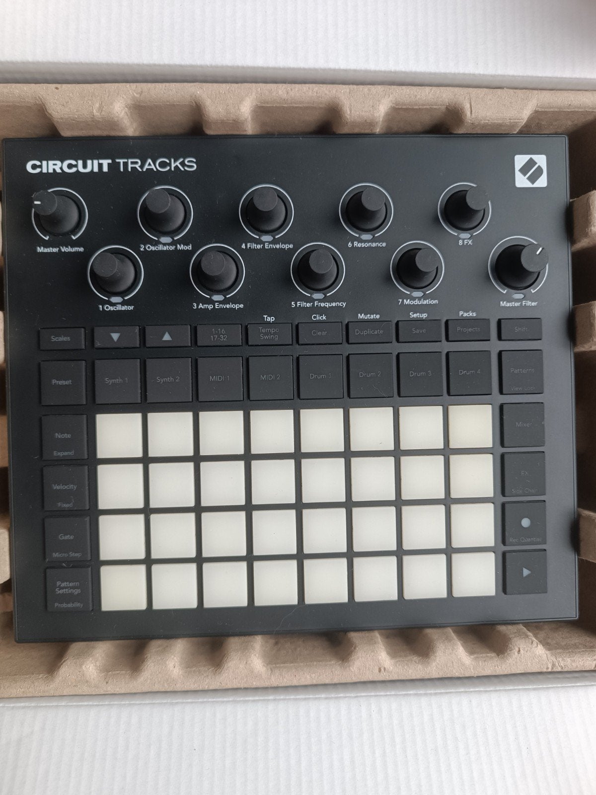 Synthétiseur Circuit Tracks Novation, Enlèvement ou Envoi, Utilisé, Autres nombres, Novation