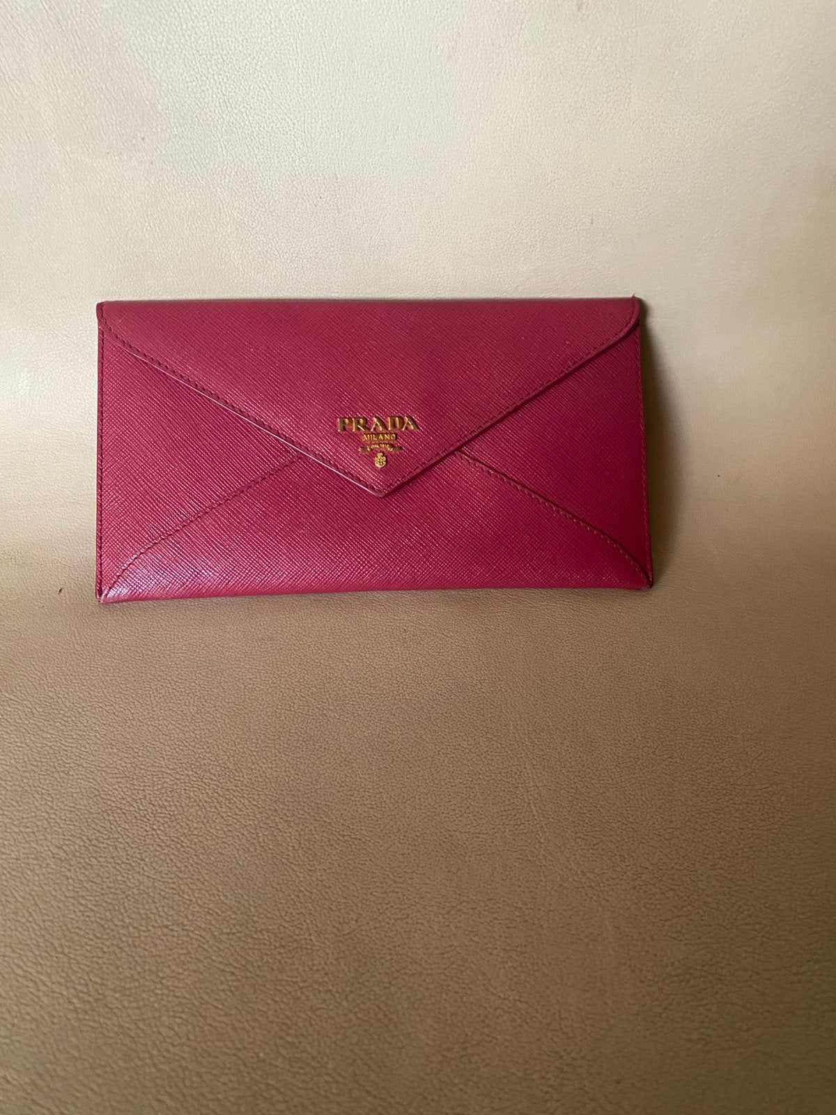 Prada enveloppe portefeuille, Handtassen en Accessoires, Portemonnees, Ophalen of Verzenden, Zo goed als nieuw, Roze, Leder