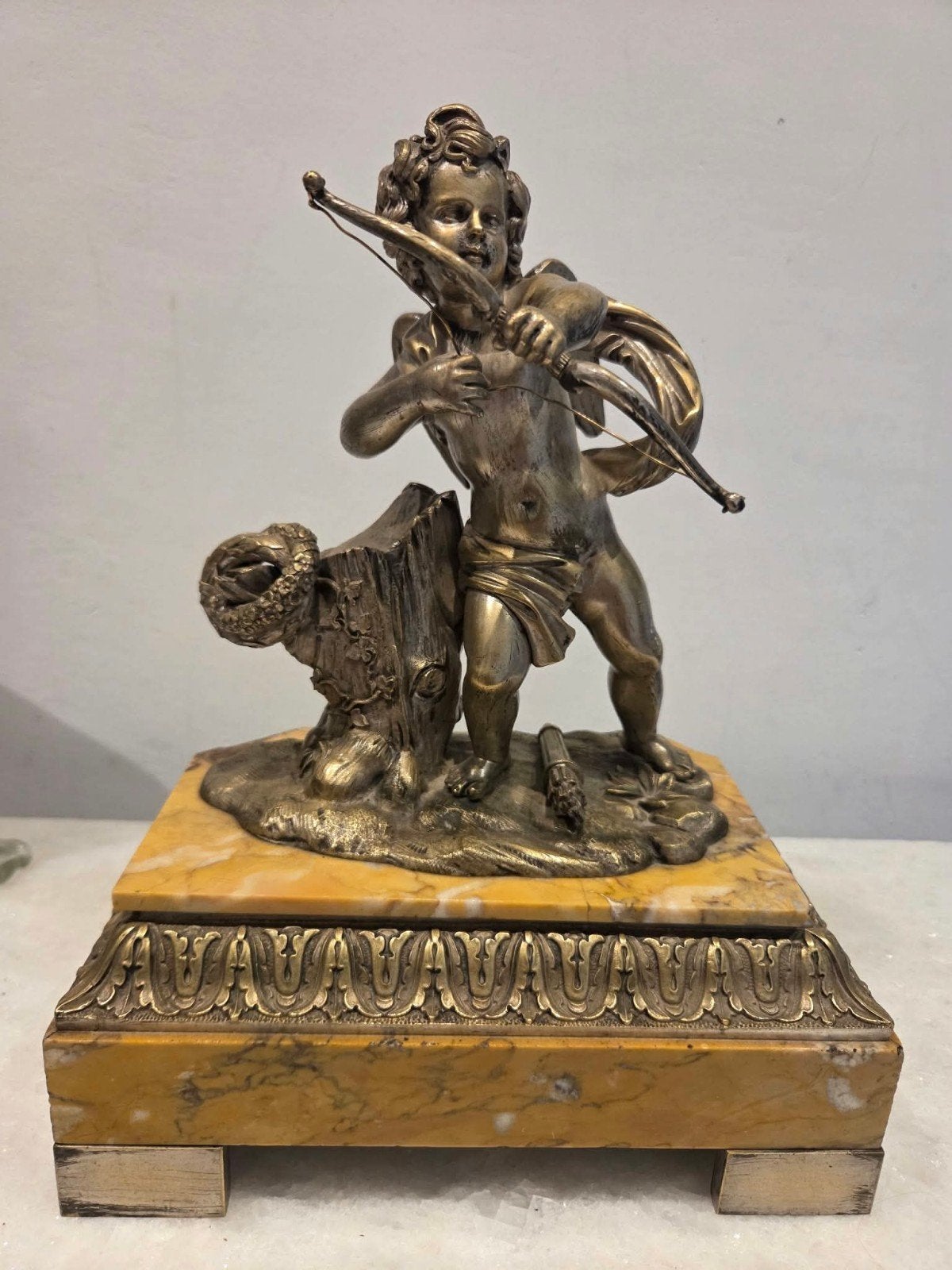 Cupidon en bronze français antique — Ange avec arc et flèche, Statue, Enlèvement ou Envoi, Brons, Jaune
