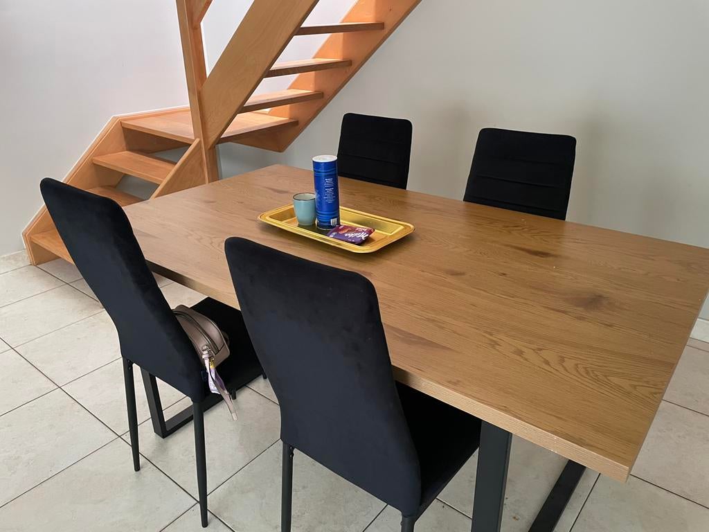 Moderne eettafel + 4 zwarte stoelen – topstaat, Huis en Inrichting, Stoelen, Ophalen, Zo goed als nieuw, Zwart