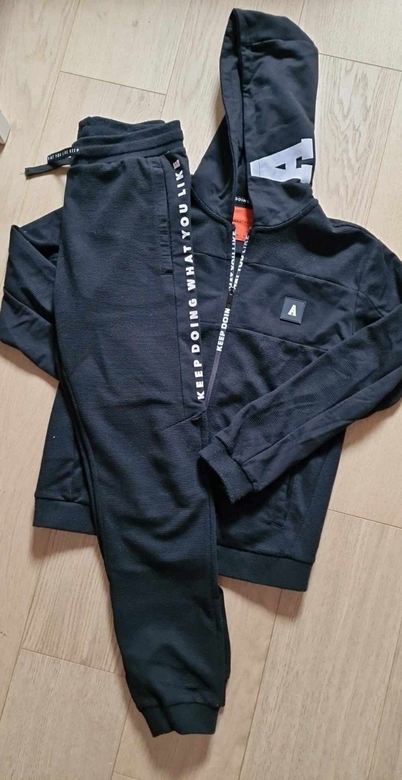 training jongen 164 zwart, Kinderen en Baby's, Sport- of Zwemkleding, NUKUTAVAKE, Ophalen of Verzenden, Zo goed als nieuw