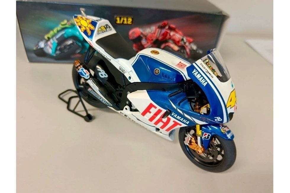 Valentino Rossi Yamaha YZR-M1 2009 1:12 Altaya, Enlèvement ou Envoi, Neuf, 1:9 à 1:12, Moteur