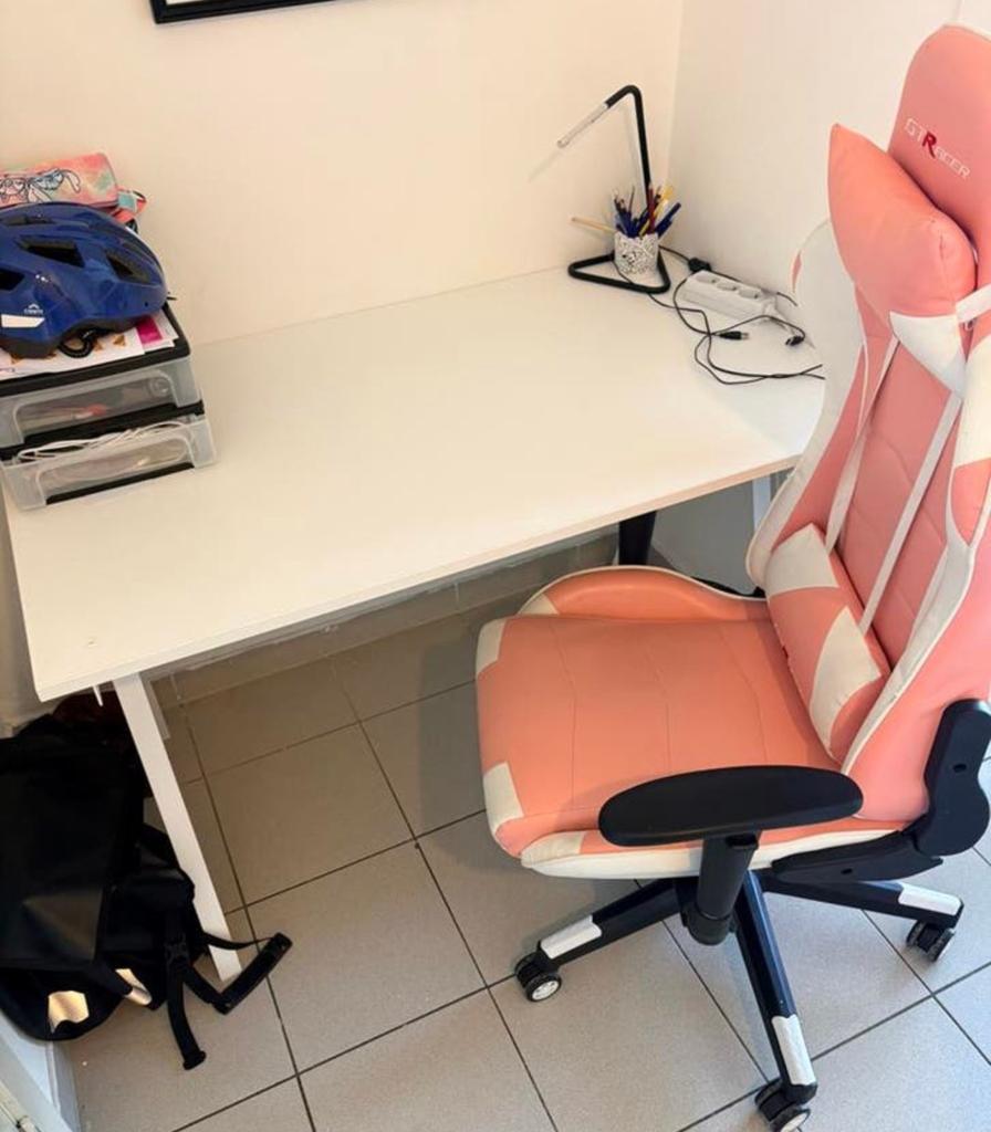 Bureau met bureaustoel te koop, Ophalen, Zo goed als nieuw