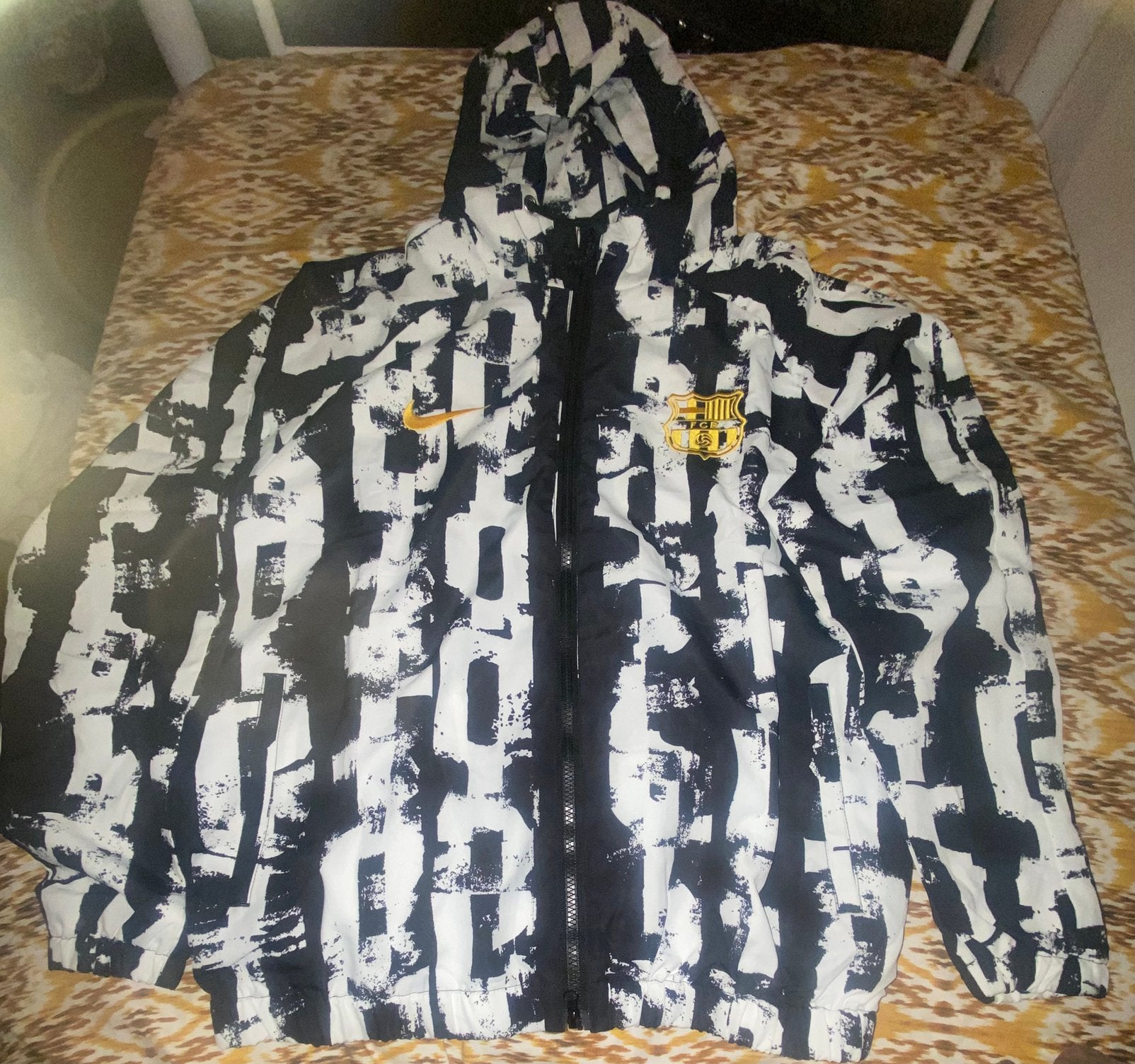 Veste Nike FC Barcelone à capuche – Noir et blanc, Enlèvement ou Envoi, Comme neuf, Blanc