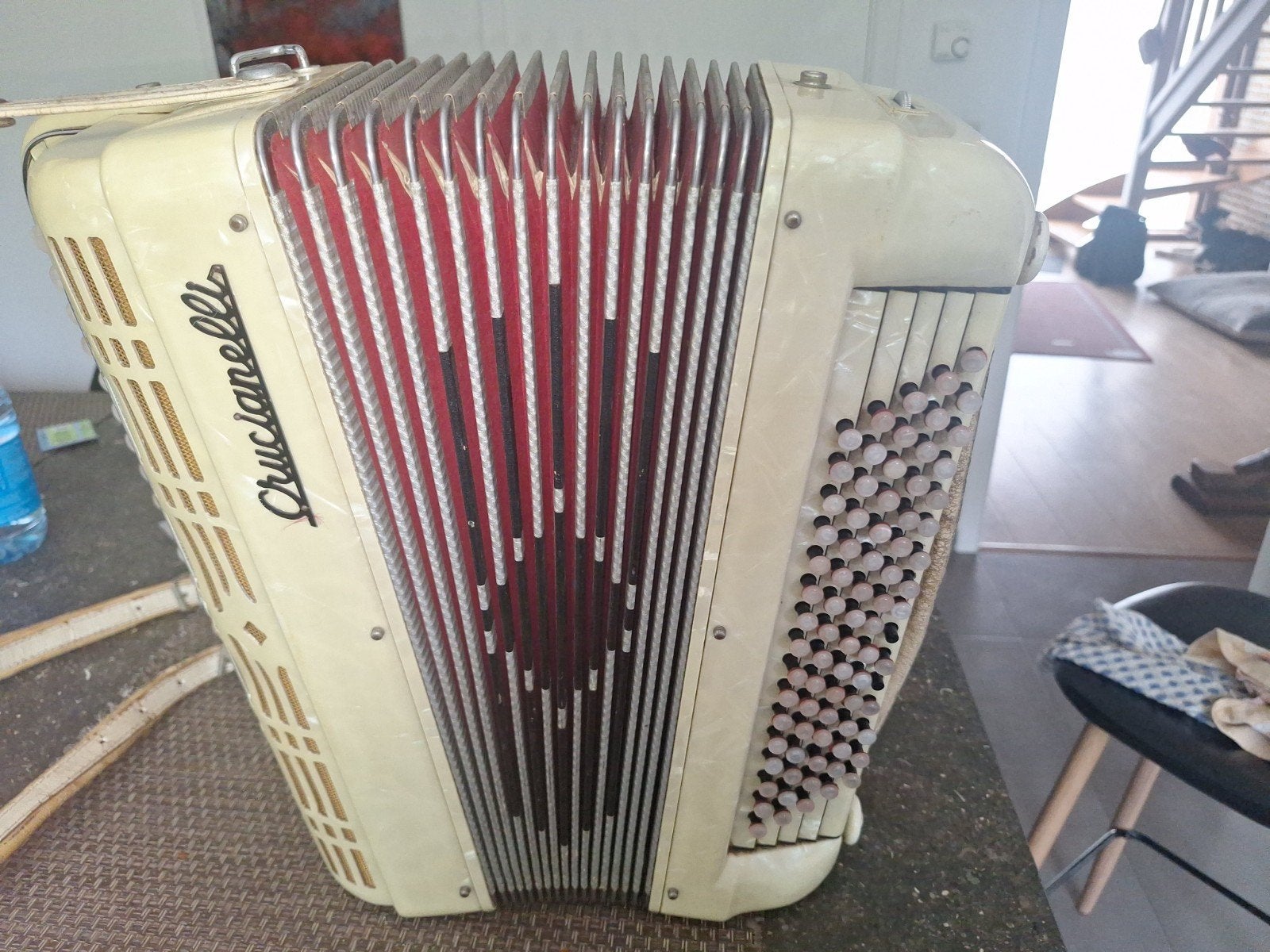 Accordeon crucianelli, Muziek en Instrumenten, Accordeons, Gebruikt, Met riemen, 80-bas, Knopaccordeon