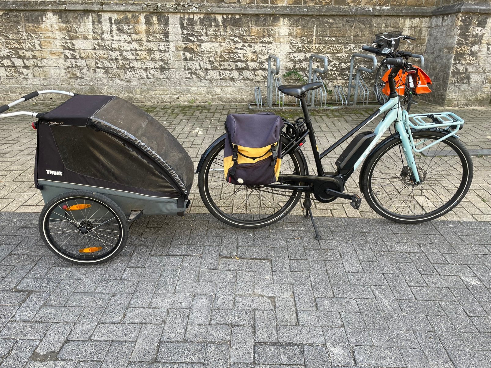 Electric fiets merk Trek met kar thule in perfect staat, Fietsen en Brommers, Ophalen, Zo goed als nieuw