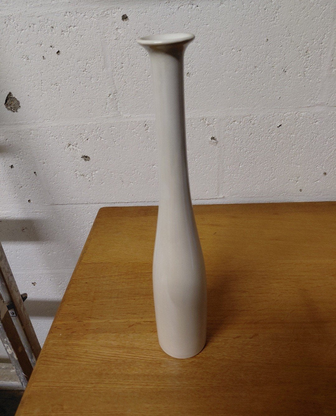 Witte vaas, 38 cm op 8 cm van onder, Ophalen of Verzenden