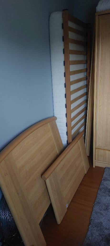 Bed met matras, Huis en Inrichting, Slaapkamer | Bedden, Ophalen, Zo goed als nieuw, Eenpersoons