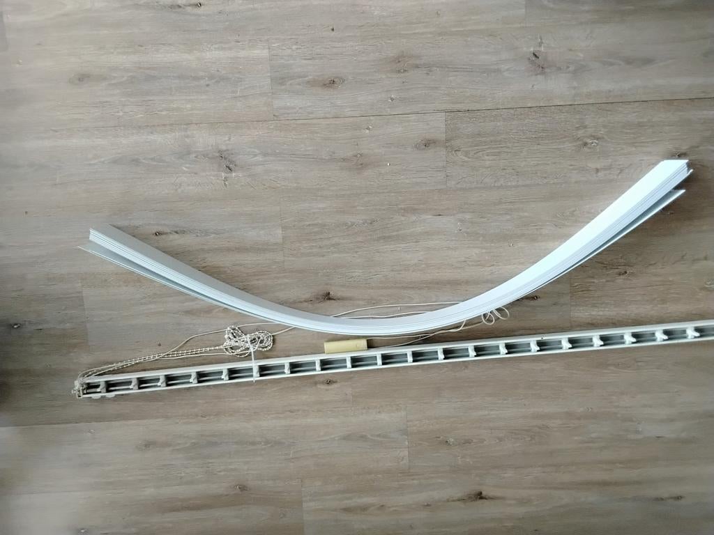 rail van 2 m met 25 haken voor verticale lamellen van 89 mm, Ophalen, Wit