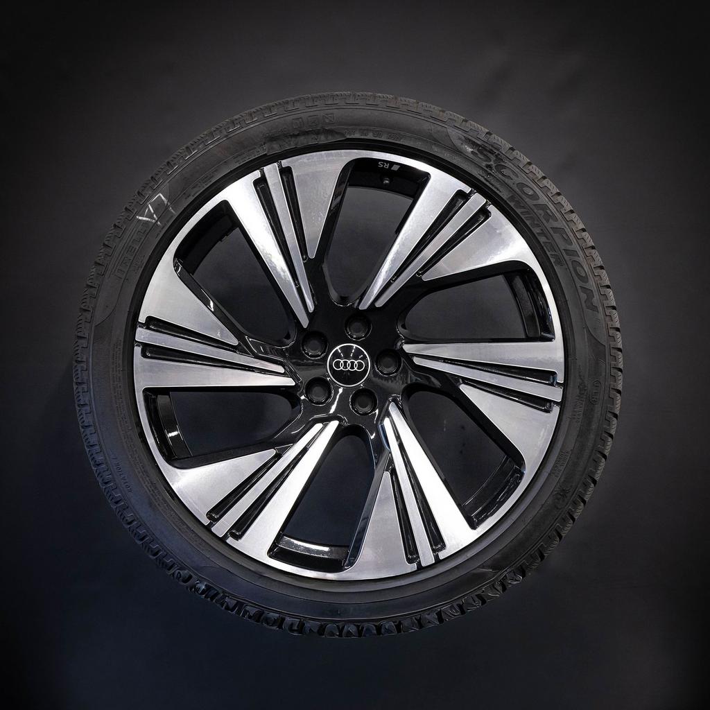 22 inch velgen Audi Q8 E tron Winterbanden 265/40/22 Pirelli, Auto-onderdelen, Gebruikt, -, 265 mm, -