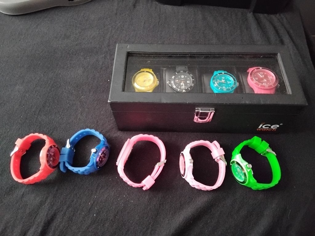 ice watches in verschillende kleuren, Handtassen en Accessoires, Horloges | Dames, Kunststof, Gebruikt, Polshorloge, Kunststof