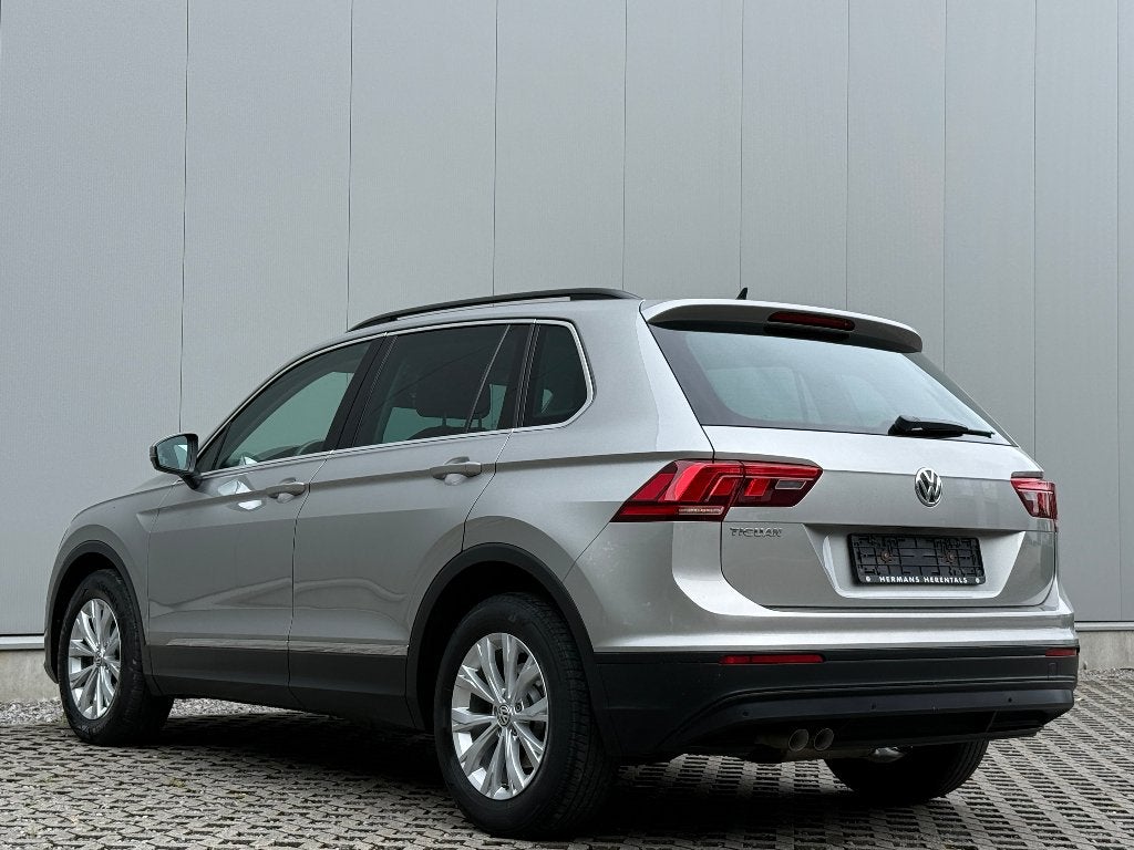 VW Tiguan 2.0 TDi DSG AdapCruise LijnASS ParkSensor Euro6, Auto's, Stof, 4 cilinders, 127 g/km, 2170 kg