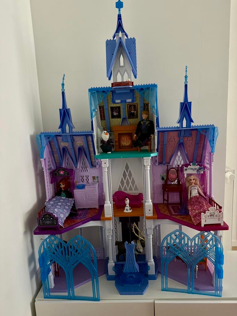 Grand Castle Frozen 2 + figuren, Kinderen en Baby's, Ophalen, Zo goed als nieuw
