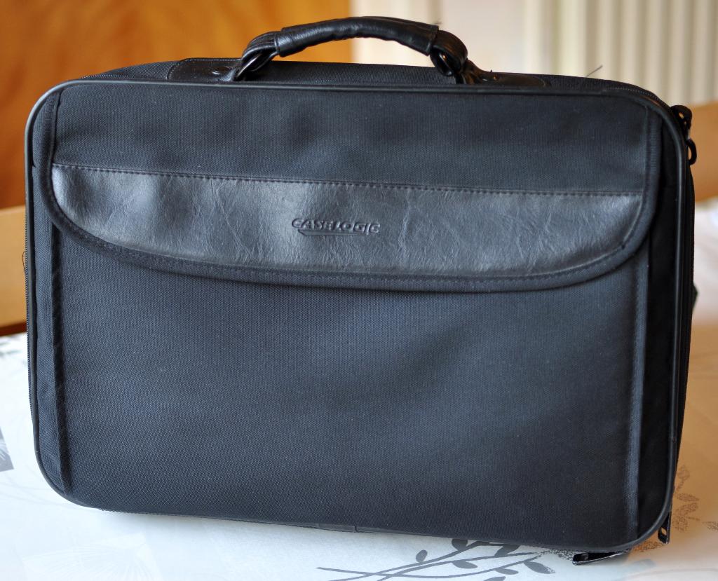 Sac de transport Case Logic pour Laptop de 15,4, Computers en Software, Laptoptassen, Ophalen, 15 inch, Gebruikt, Schoudertas