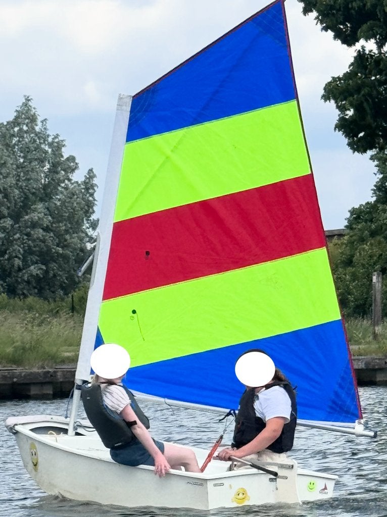 Carter optimist, Sports nautiques & Bateaux, Voiliers ouverts, Utilisé, Carter, Optimist, Polyester, Grand-voile, Gouvernail, Dérive