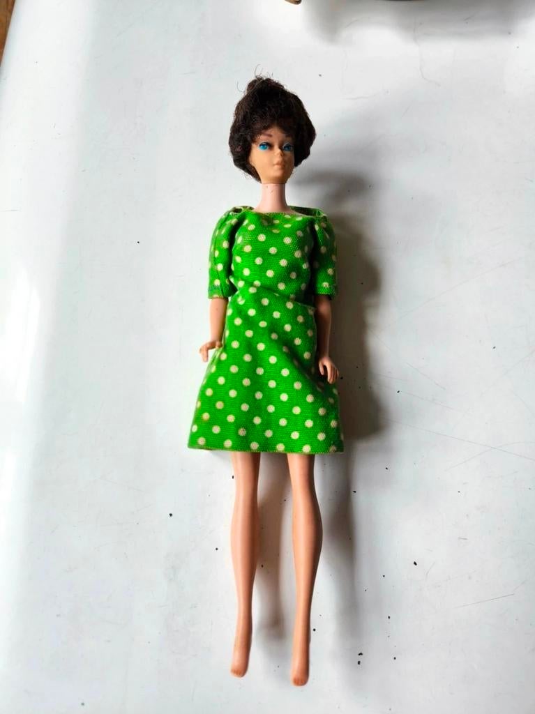 Vintage Barbie Bubble Cut Brown Deze Barbie uit de jaren 60, Verzamelen, Poppen