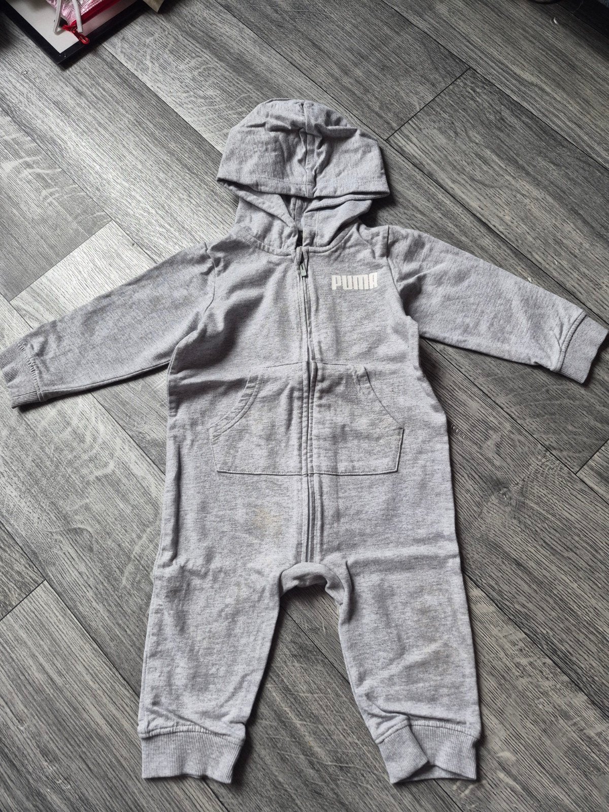 puma grijs pak maat 80-86, Kinderen en Baby's, Babykleding | Maat 86, Ophalen