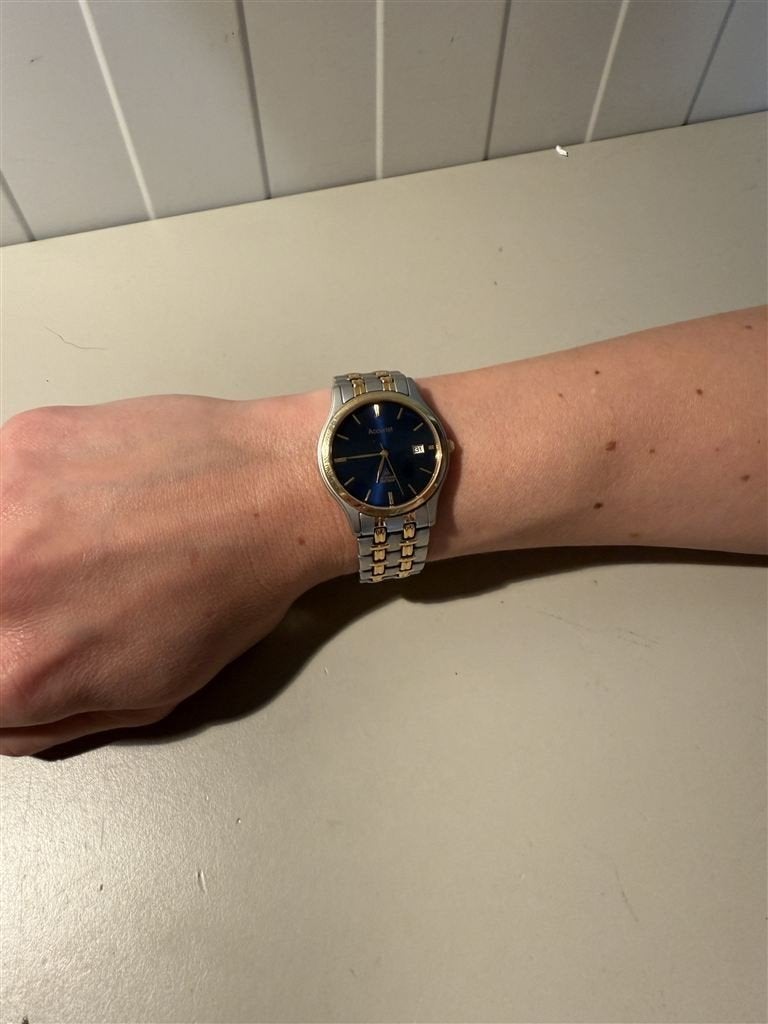 heren horloge - Accurist met datum - goed werkend, Bijoux, Sacs & Beauté, Bracelets, Enlèvement ou Envoi, Comme neuf