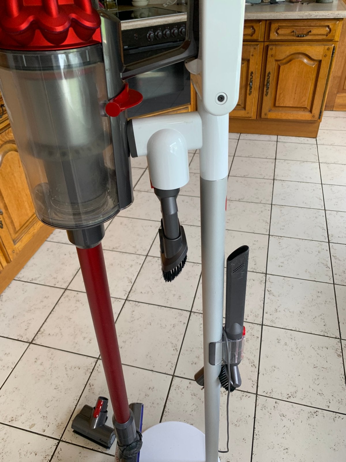 Dyson v10 en bon état avec console, Electroménager, Enlèvement, Comme neuf, Station de charge, Dyson