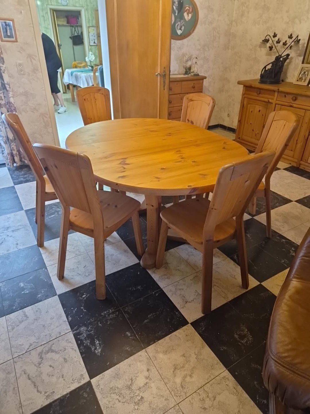 Belle table à manger ovale en bois avec 6 chaises — style ca, Maison & Meubles, Enlèvement