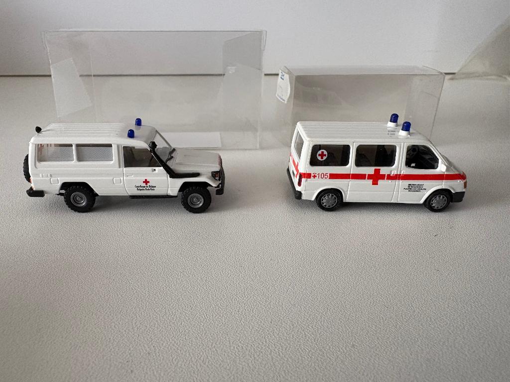 TOYOTA LANDCUISER + FORD TRANSIT - CROIX ROUGE DE BELGIQUE, Envoi, Neuf, Bus ou Camion, Rietze
