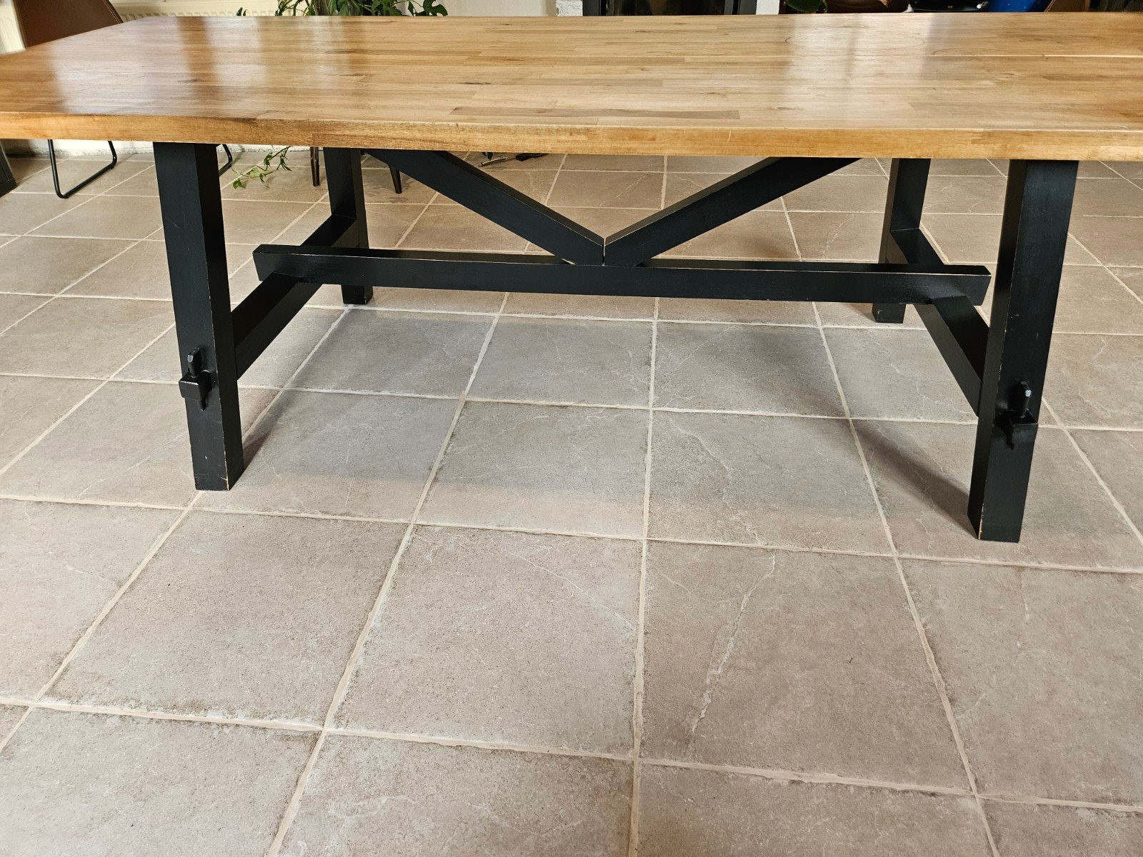 Skogsta eettafel, Ophalen