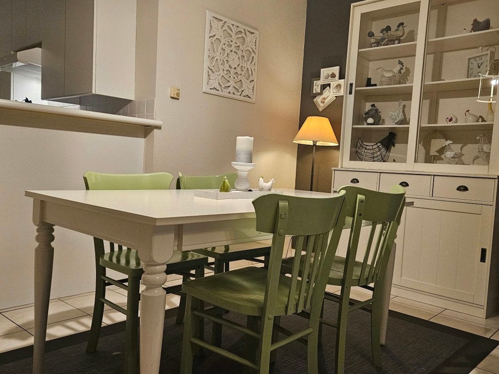 Prachtige vitrinekast (+ eventueel extra:eettafel+stoelen), Huis en Inrichting, Ophalen, 100 tot 150 cm, 200 cm of meer, Met lade(s)