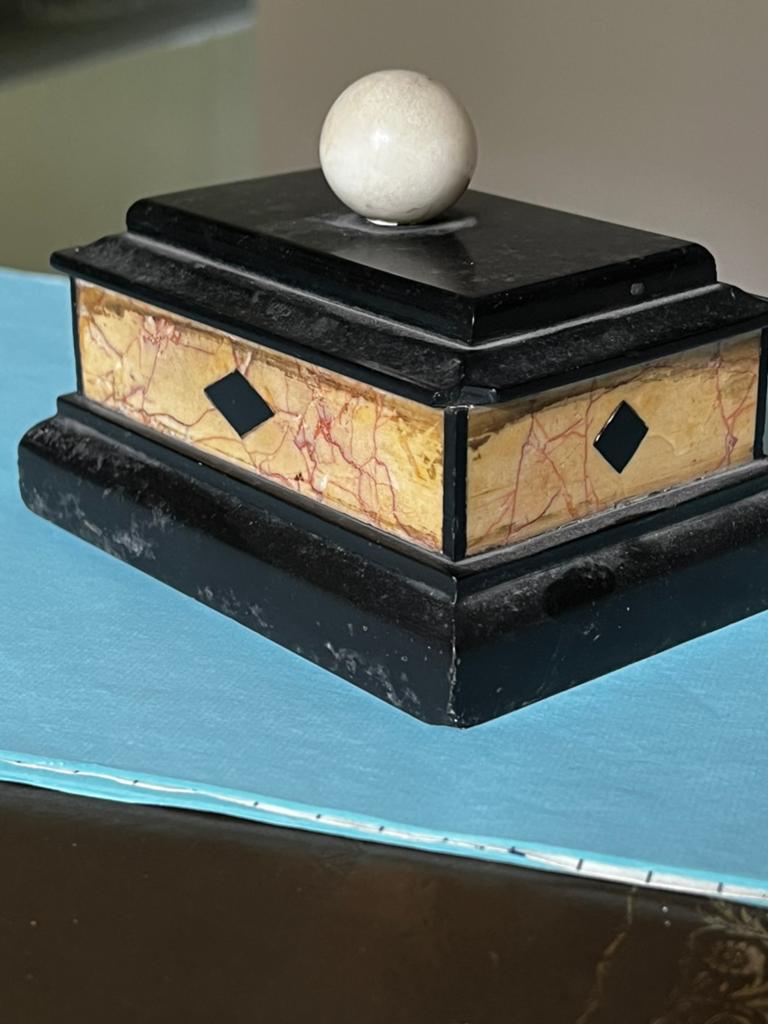 Art Deco Belgisch zwart marmer geel Sienna marmer intarso, Antiek en Kunst, Ophalen of Verzenden