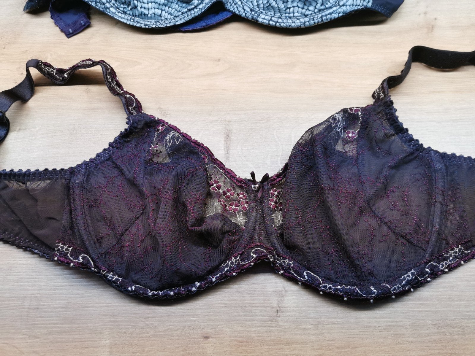 Mooie prima Donna bh's.maten tussen 95d en 100 d+e.
Prijs €2, Kleding | Dames, Ondergoed en Lingerie, Prima Donna, Ophalen, BH