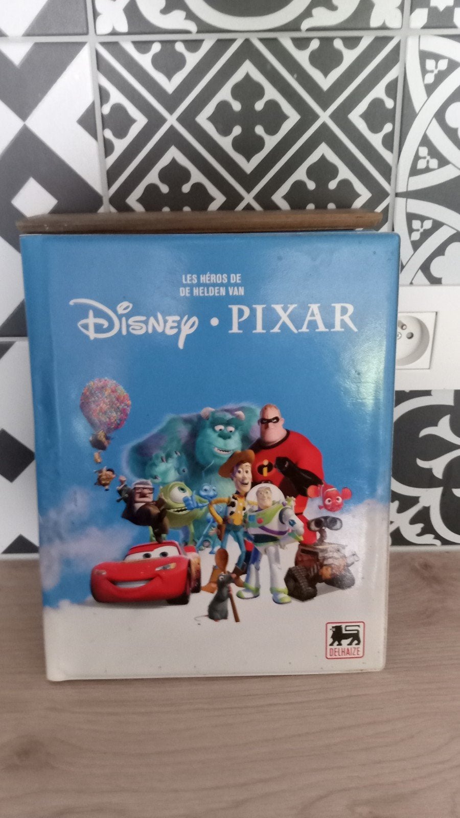 Av Disney Pixar Delhaize zomer 2009 zomer 2009 zie foto's ve, Ophalen of Verzenden, Zo goed als nieuw, Boek of Catalogus, Foil
