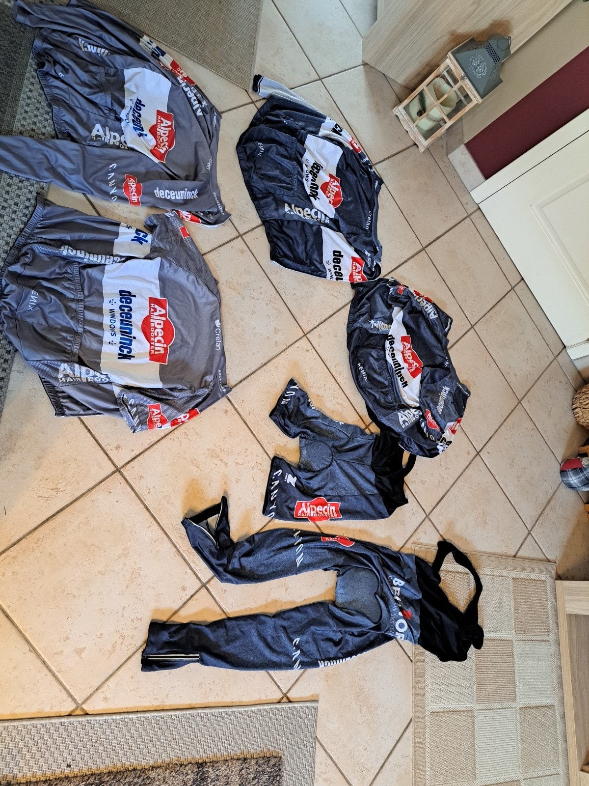Fietskleren M-L (10 euro per stuk), Ophalen