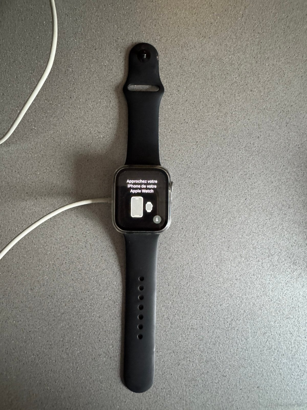 Apple Watch Series 4 – 44 mm noir, Bijoux, Sacs & Beauté, Enlèvement, Comme neuf, Noir