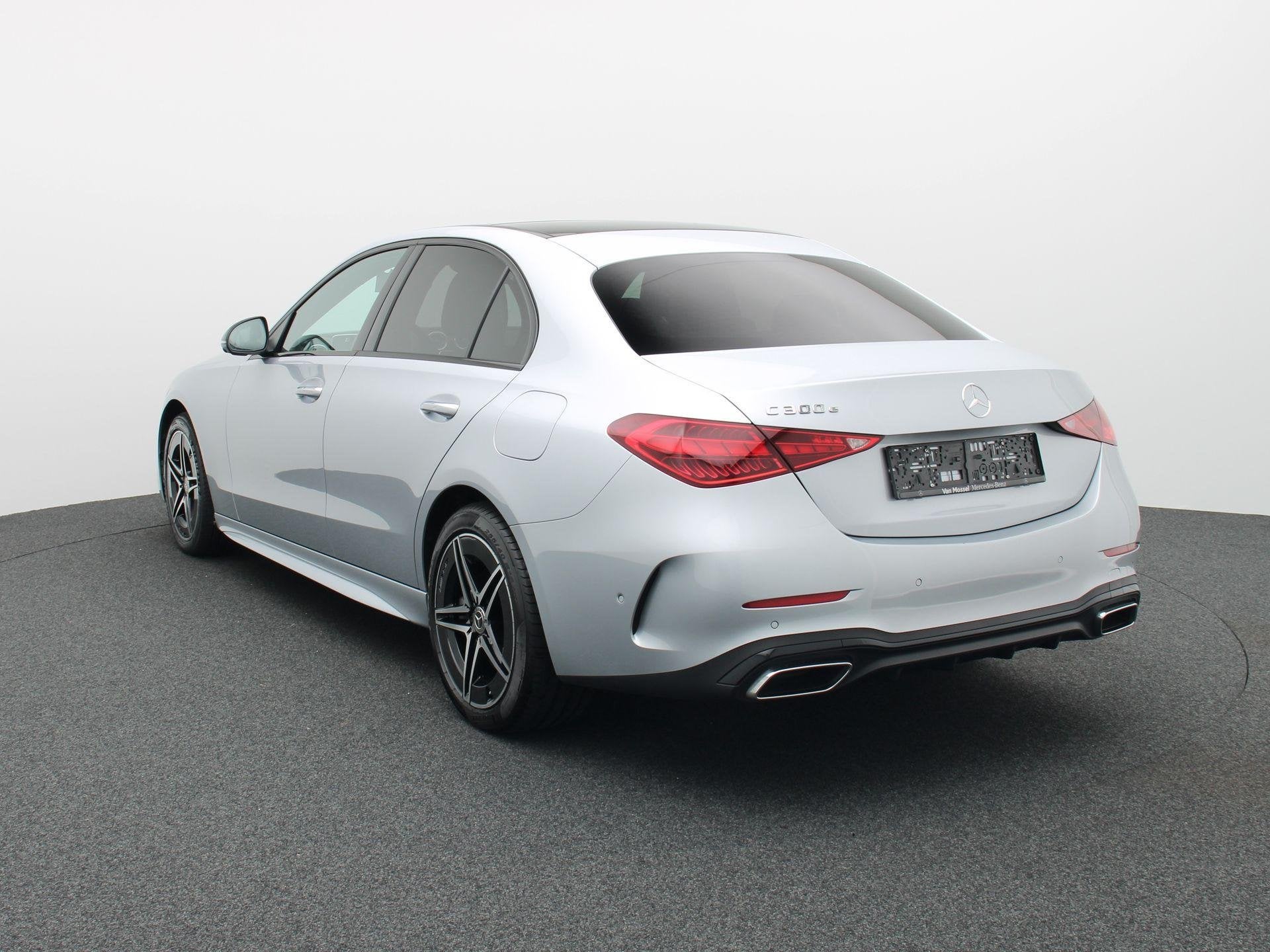 Mercedes-Benz C 300 e AMG Line Berline + BURMESTER + PANO DA, Auto's, Automaat, Zwart, 4 cilinders, 2080 kg