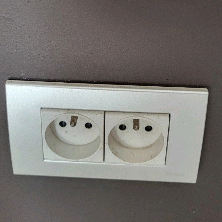 gezocht Bticino afdekplaat N4804, Doe-het-zelf en Bouw, Elektriciteit en Kabels, Ophalen