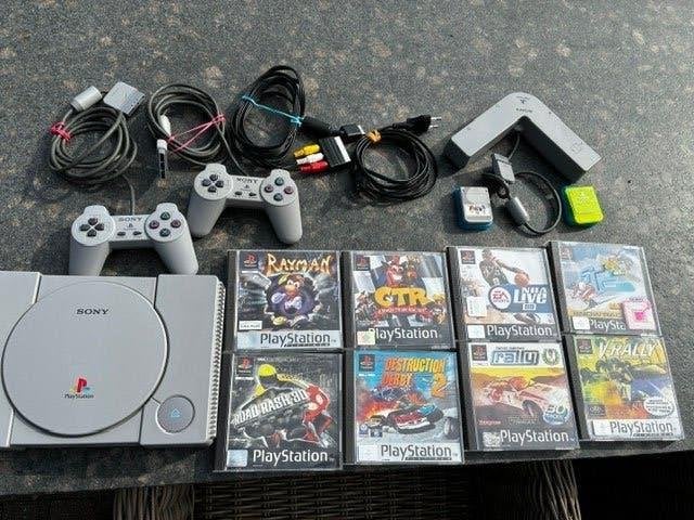 Playstation. 1, Games en Spelcomputers, Ophalen, Gebruikt, Met 2 controllers, Met games