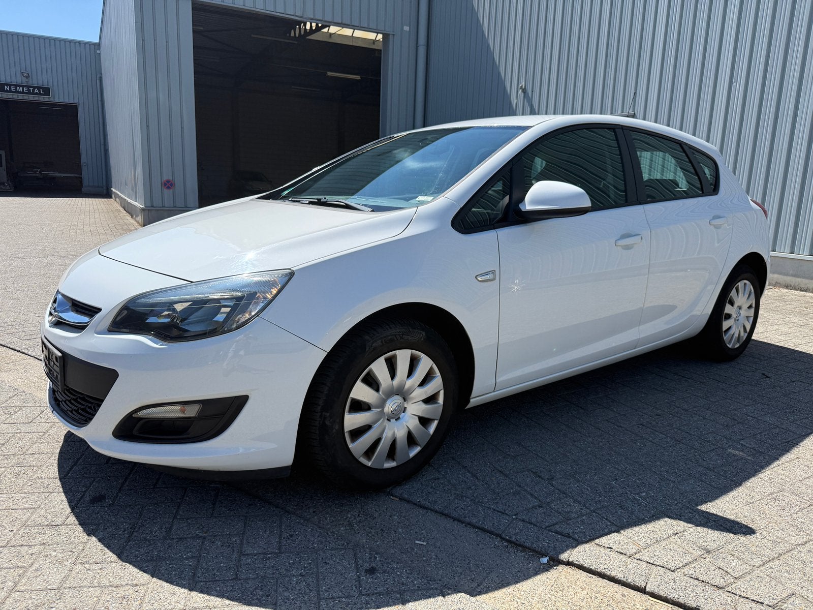 Opel Astra 1.6 benzine bj 2014 105000 km goede staat, Auto's, Voorwielaandrijving, Stof, Zwart, 4 cilinders