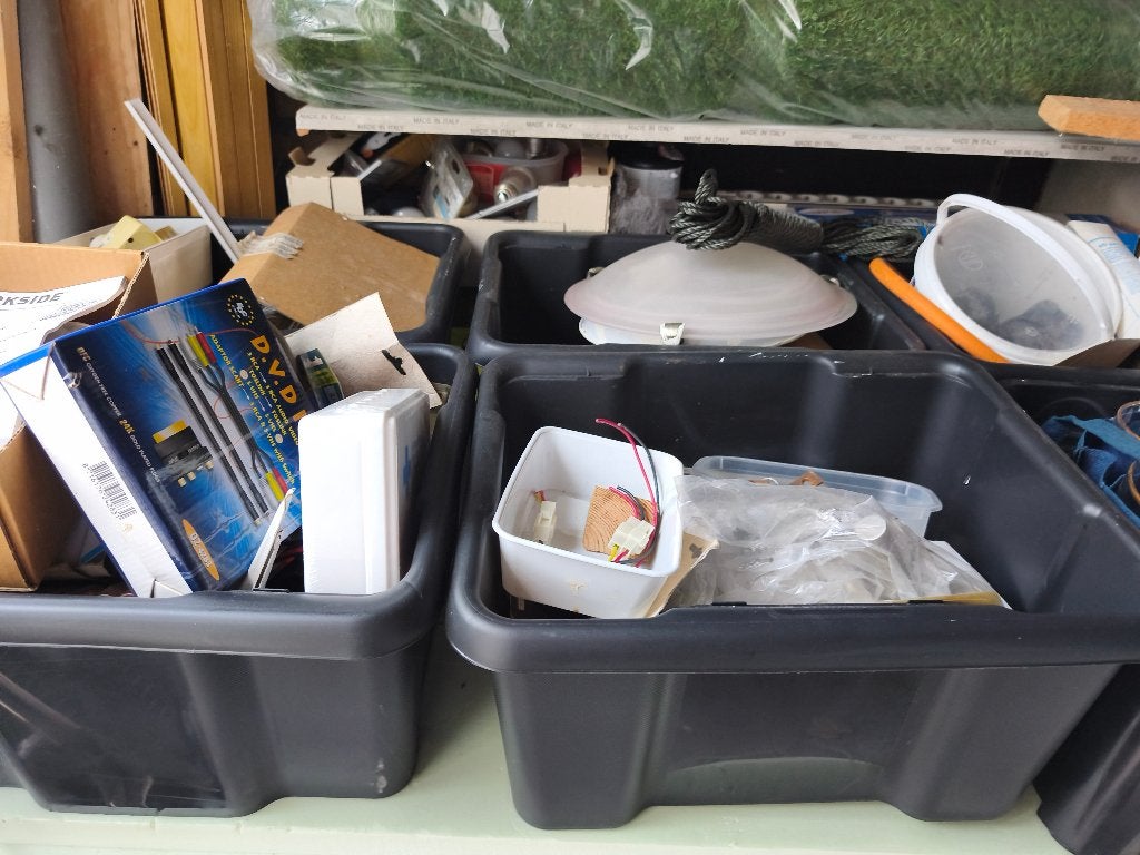 CHERCHE AMATEURS POUR VENDRE MES ARTICLES EN BROCANTE, Divers, Enlèvement, Utilisé