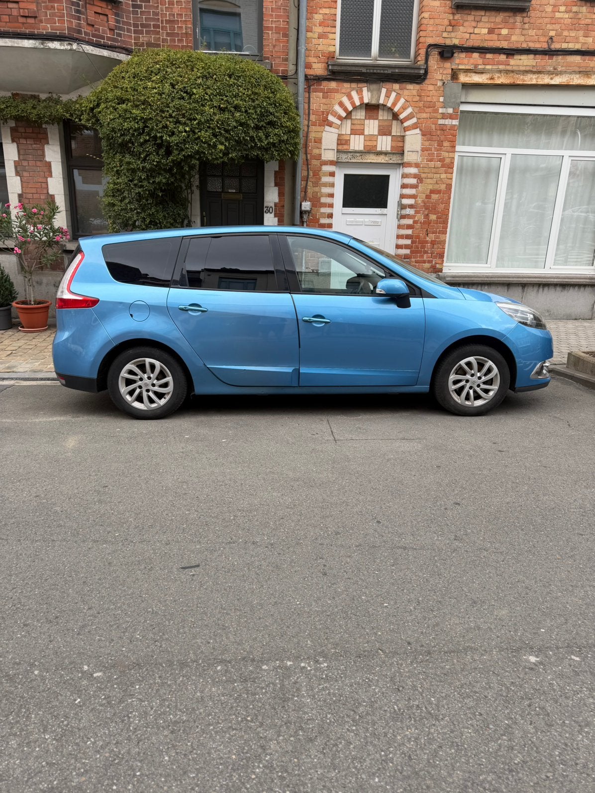 ESSENCE 2015 140.000km Renault grand scenic, Autos, Particulier, Achat