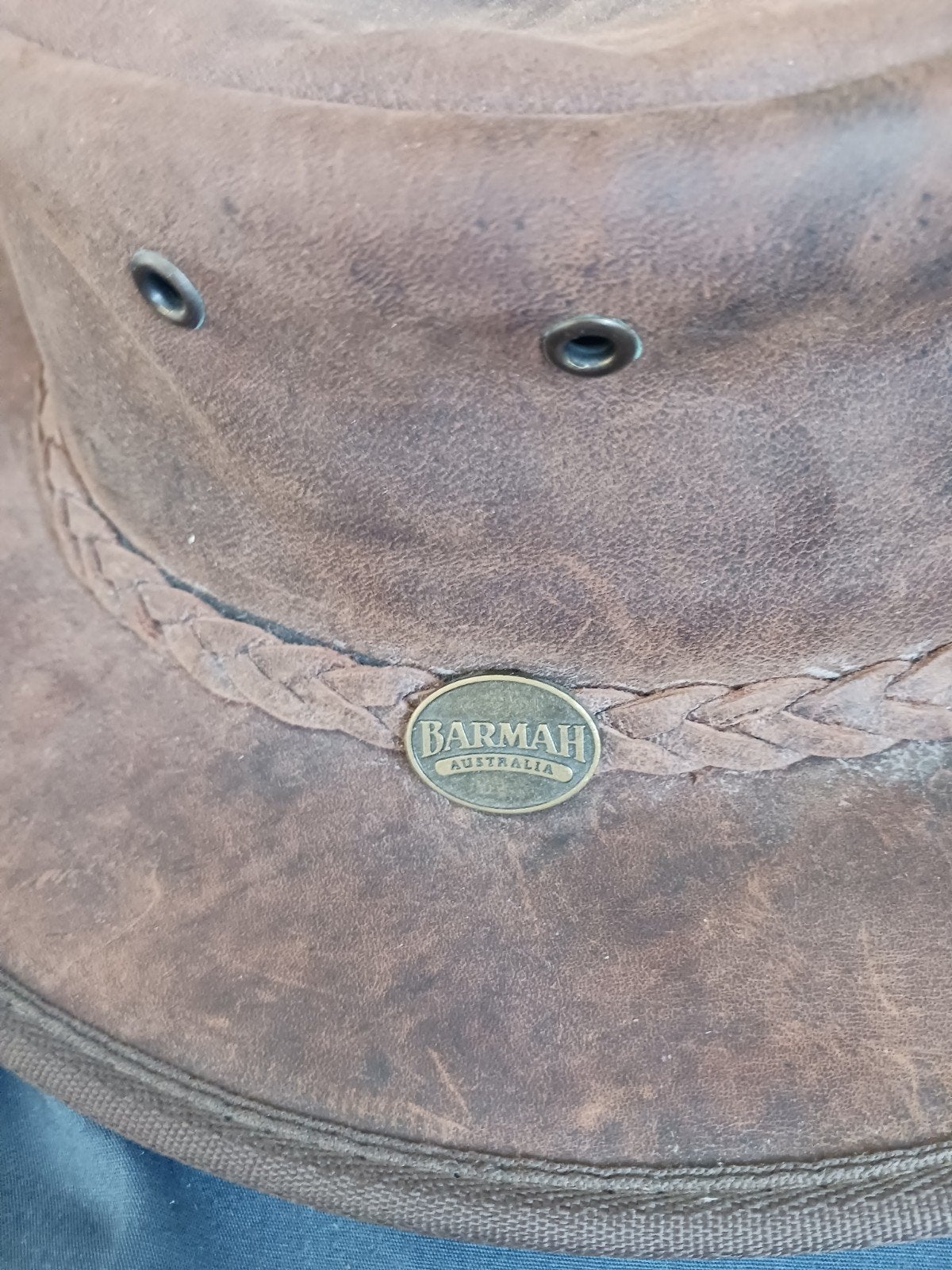 nieuwe cowboy hoed, Ophalen