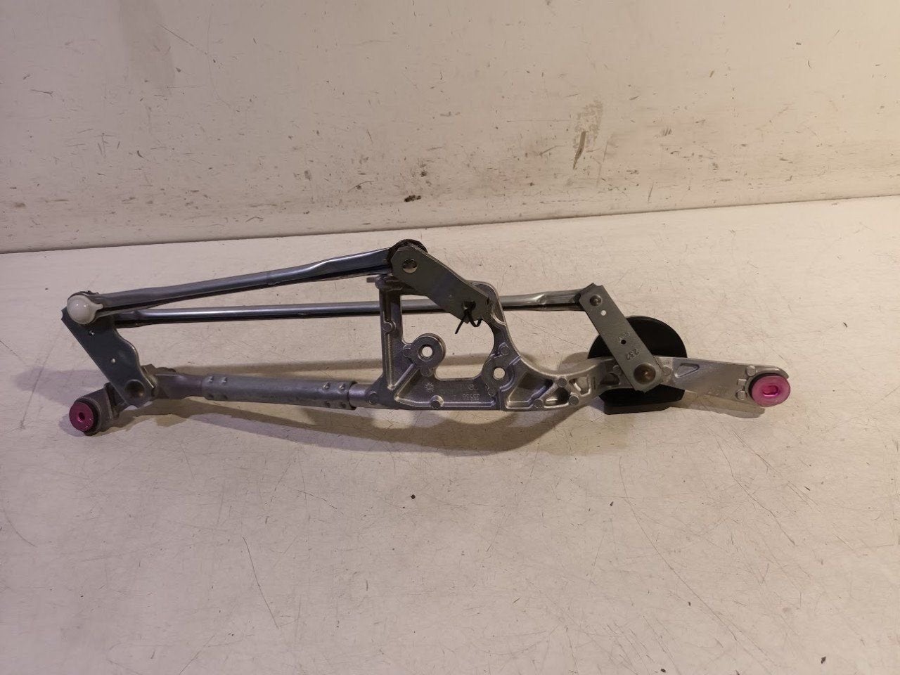 Ruitenwisser mechaniek voor Toyota Yaris, Onderdelen@venauto.nl, Van der Ven Autorecycling B.V., Gebruikt, Ettenseweg 76, 4706 PB Roosendaal, The Netherlands