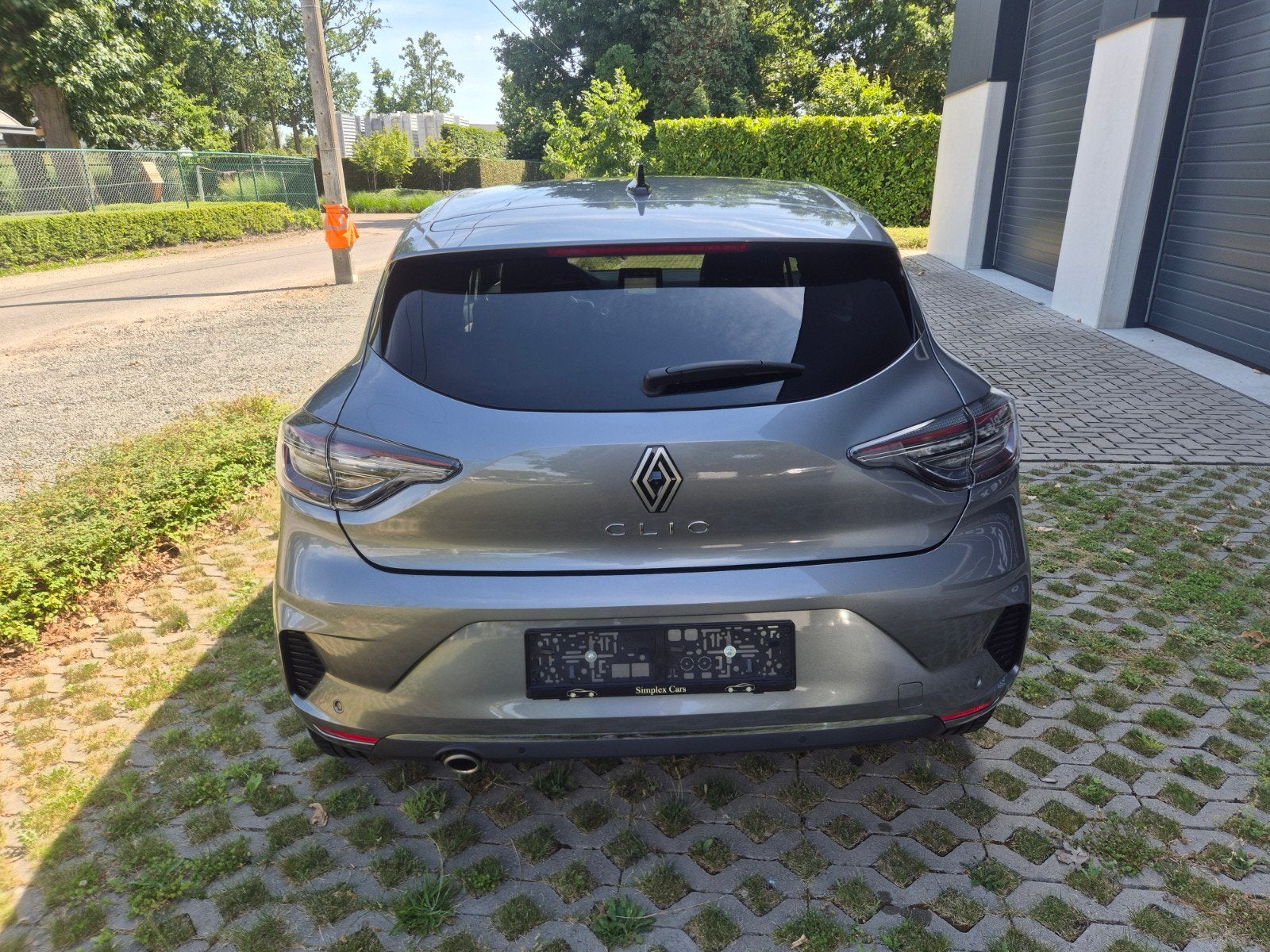 RENAULT CLIO 1.0 TCE TECHNO EN ÉTAT D'EXPOSITION, Autos, Argent ou Gris, Achat, Euro 6, Entreprise