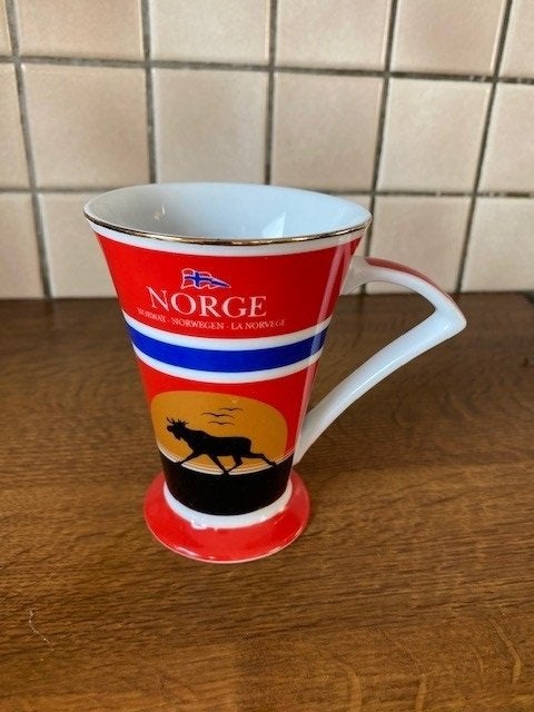 Titre avec inscription « NORGE » (Norvège) — Nouveau !, Enlèvement ou Envoi, Neuf, Céramique, Tasse(s) et/ou soucoupe(s)