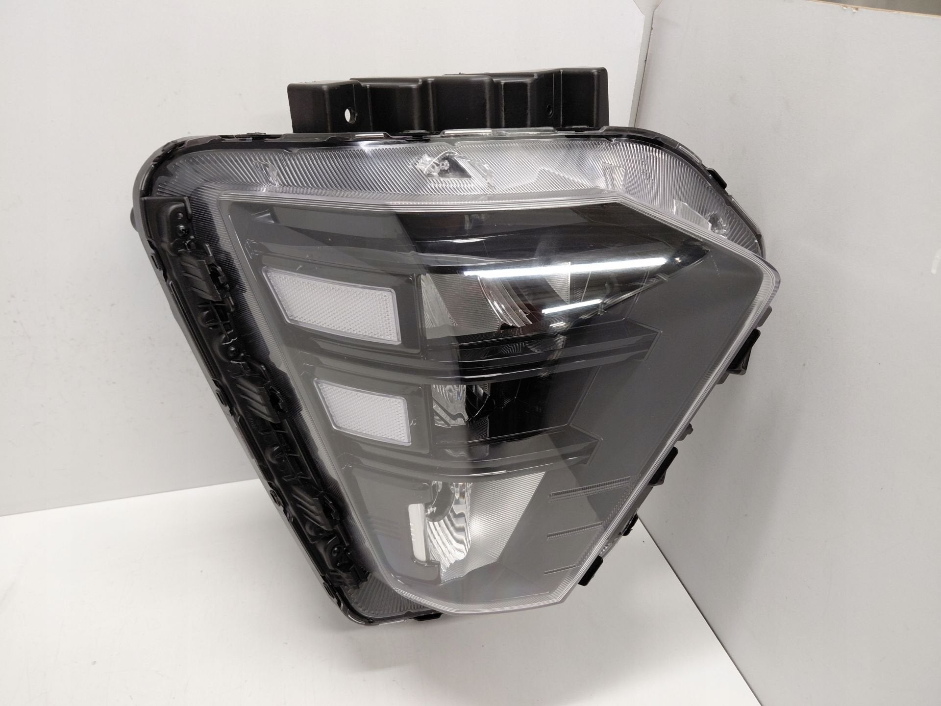 Hyundai Kona II Koplamp Rechts 92102HF030, Gebruikt, Heolleung-ro 12
06797  Seoul, Info@hyundai.com, Hyundai