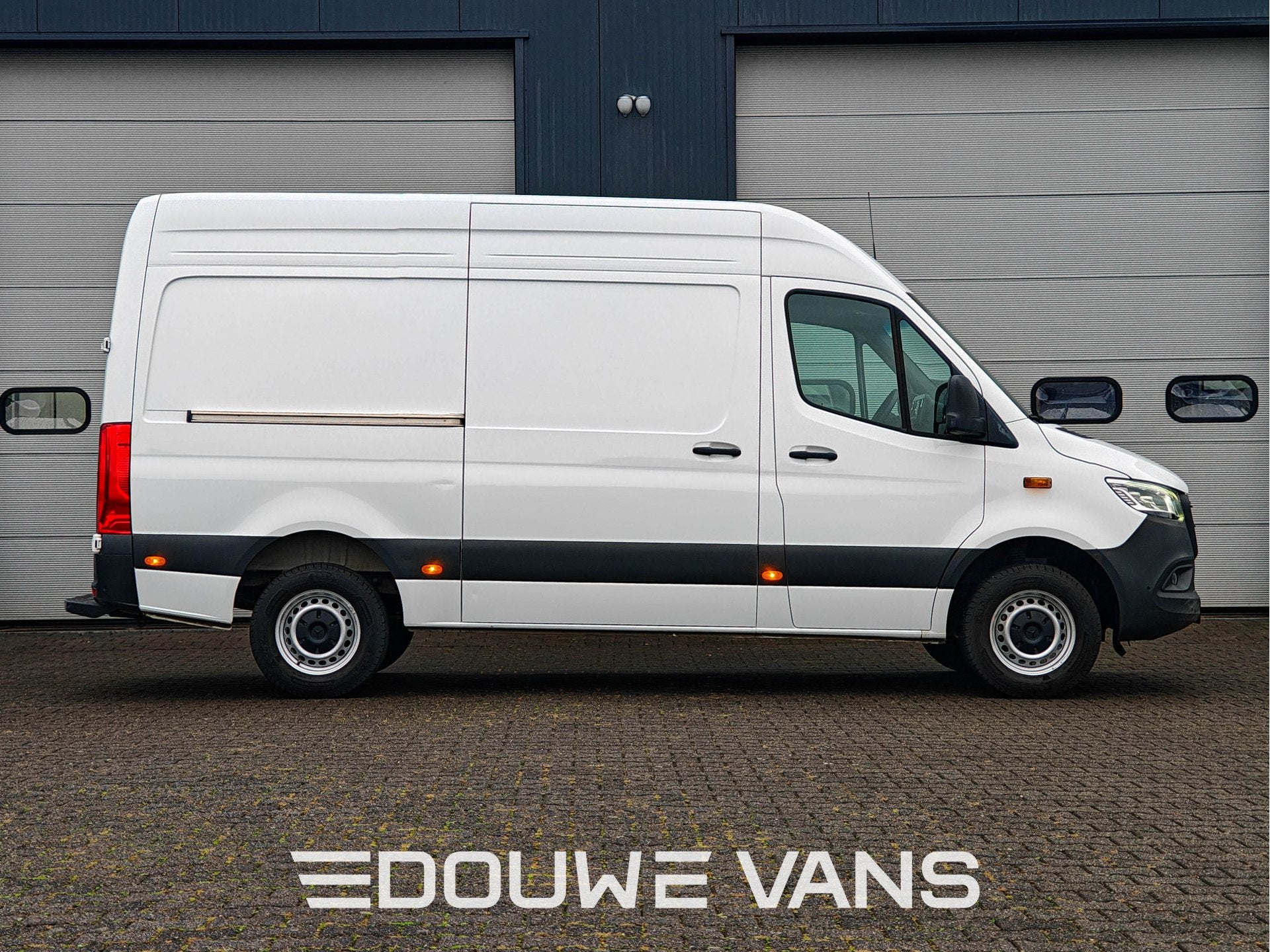 Mercedes-Benz Sprinter 317 L2 H2 Automaat LED Navigatie Came, Autos, Achat, Entreprise, 2000 kg, Noir