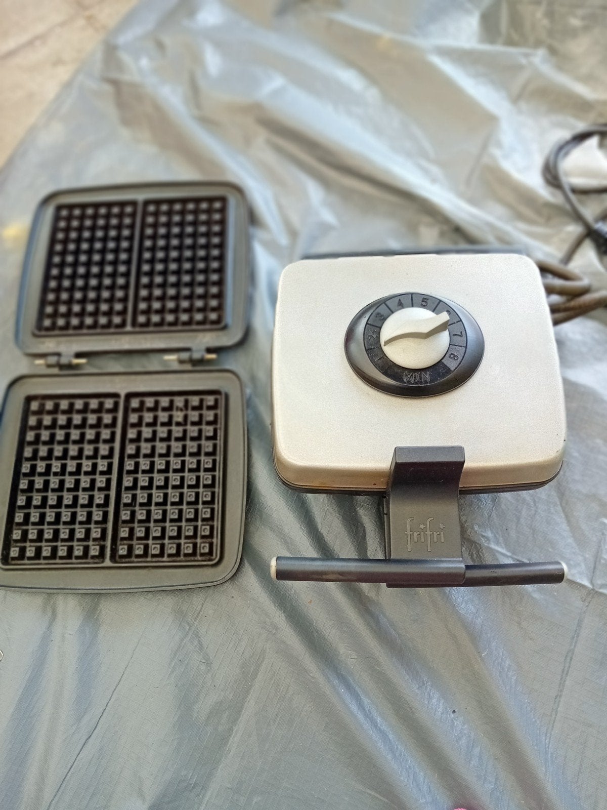 Gaufrier Nova modèle Frifri avec thermostat et 2  plaques fo