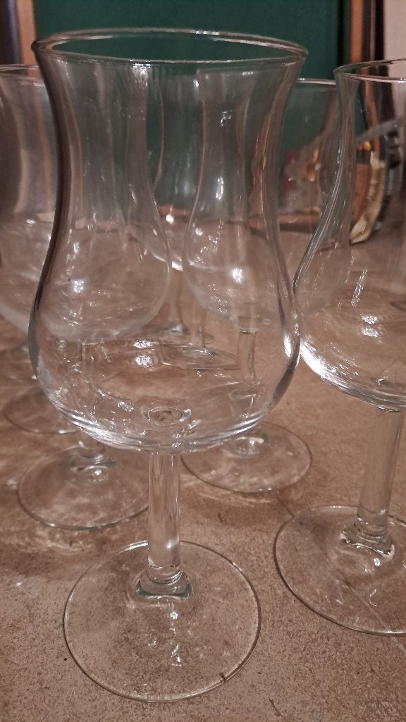 8 wijnglazen, Ophalen