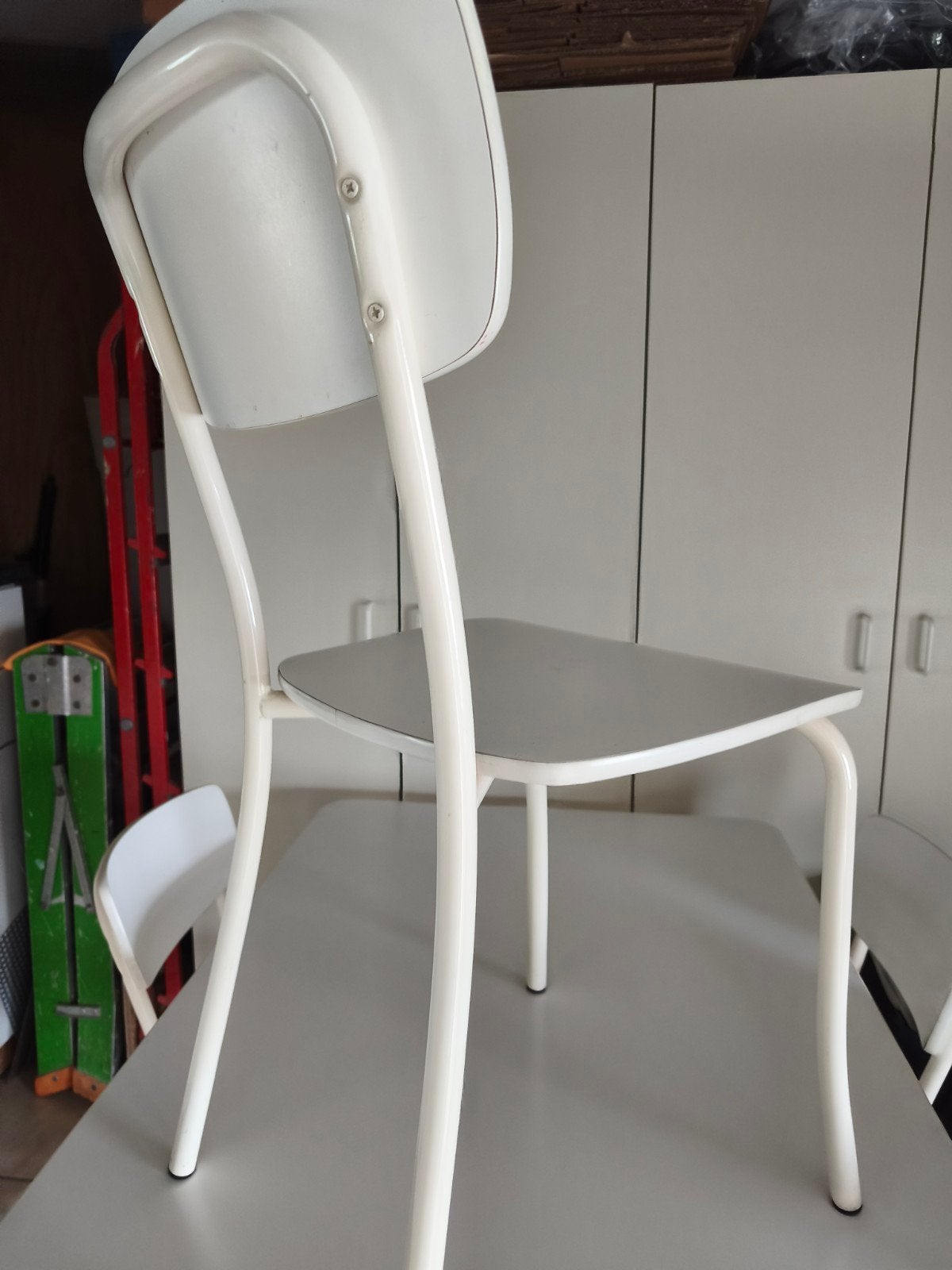 table et chaises, Enlèvement, Blanc