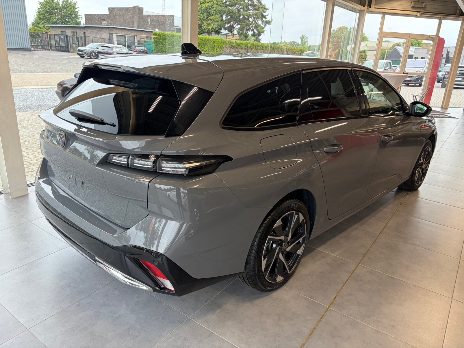 Peugeot 308 SW 1.2Hybrid e-DCS6 145pk Allure Automaat, Euro 6, 1199 cc, Bedrijf, 3 cilinders